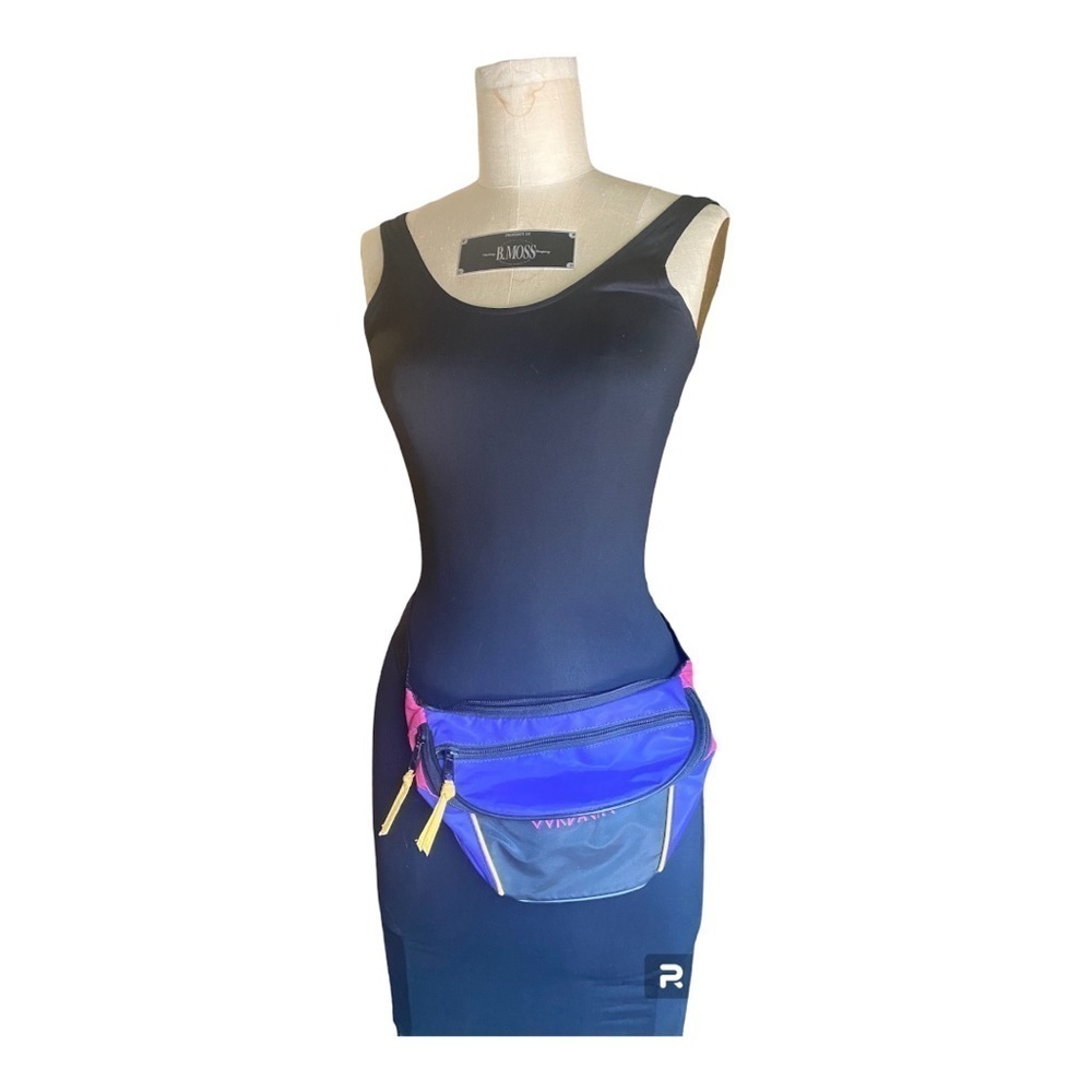 90’s Jordache Fanny pack in new condition
